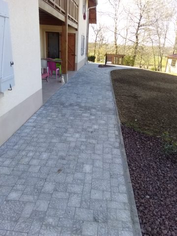 Cour et terrasse pavée