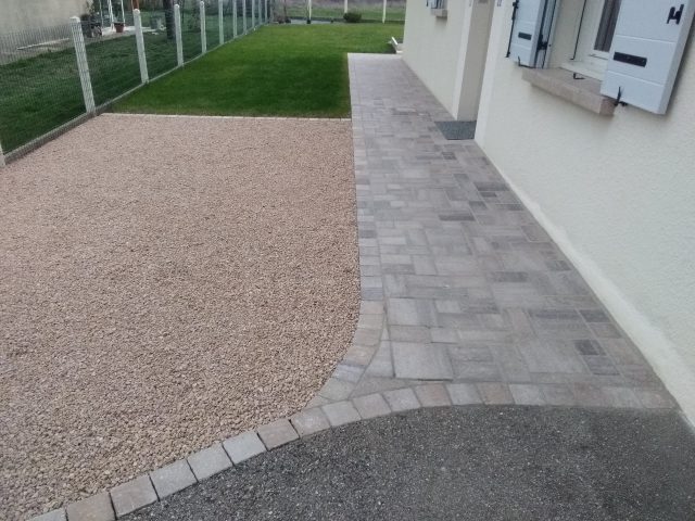 Cour et terrasse pavée